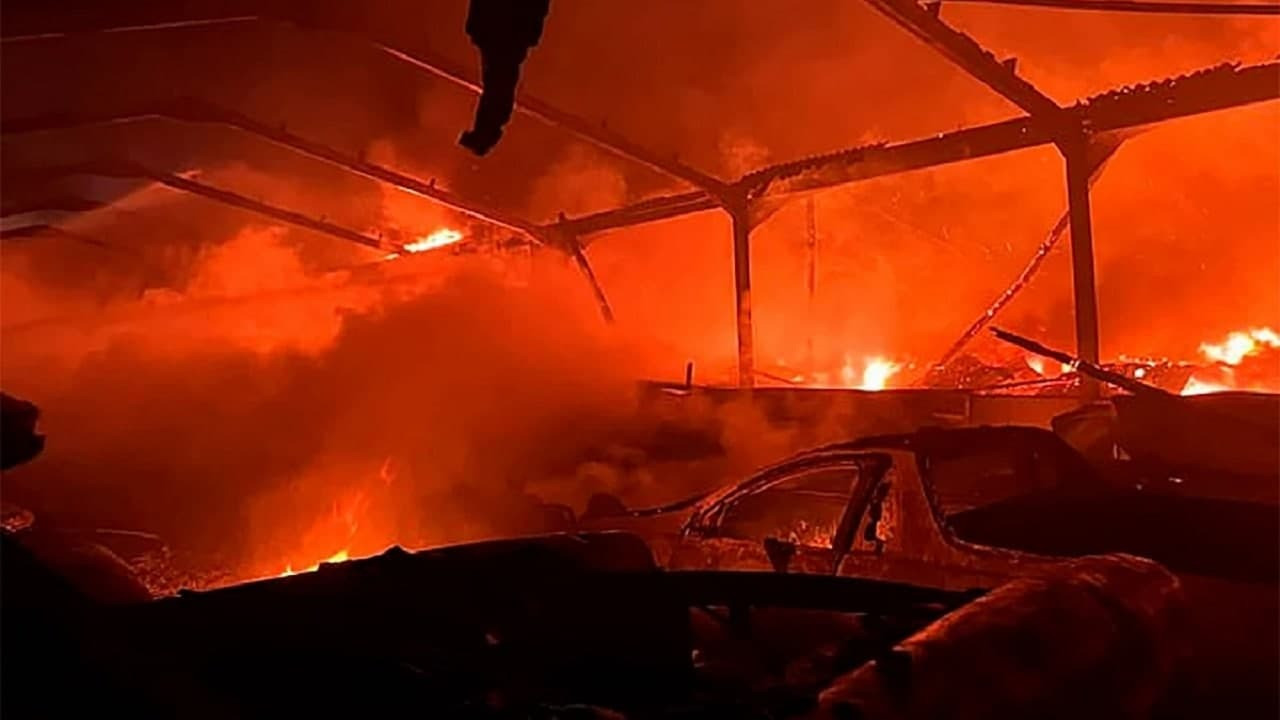 В Великобритании пожар уничтожил собрание коллекционных автомобилей